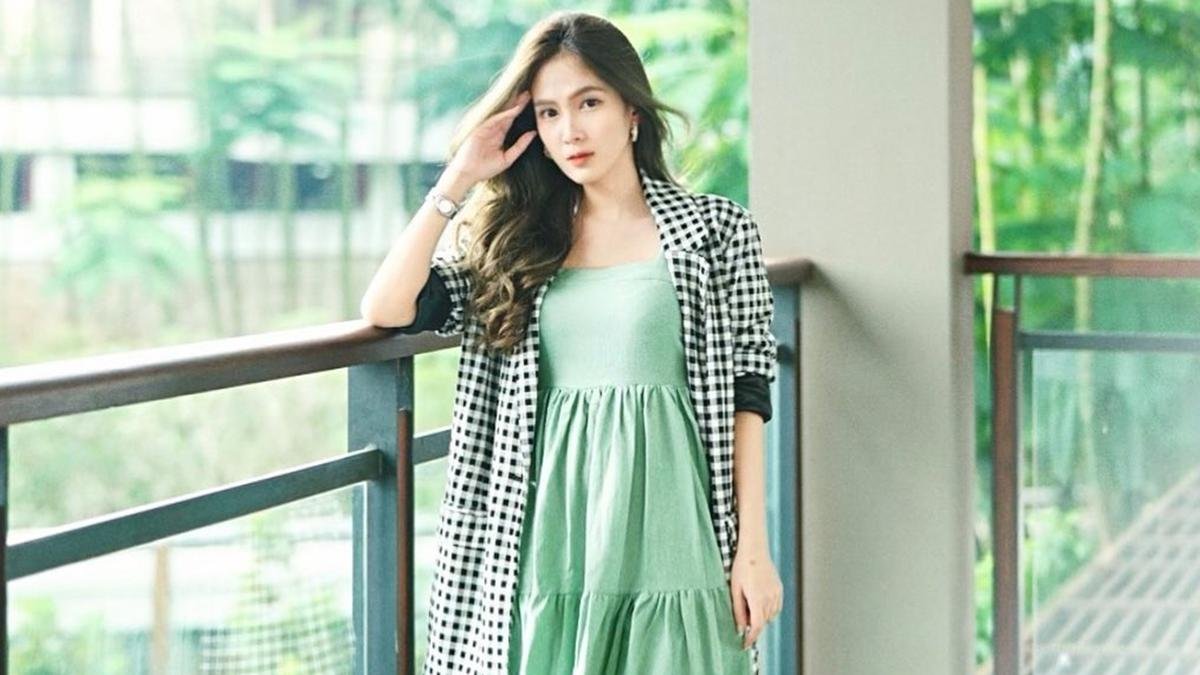 Inspirasi Fashion Shanice Margaretha, Ratu FTV SCTV dengan Senyum Manis dan Chemistry Memikat