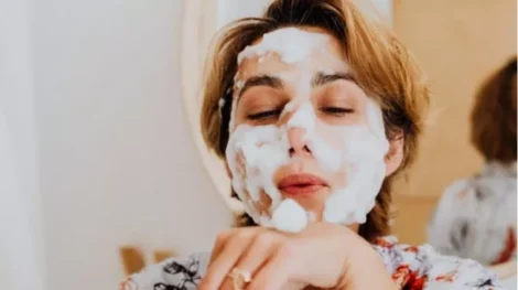 kebiasaan skincare merusak kulit